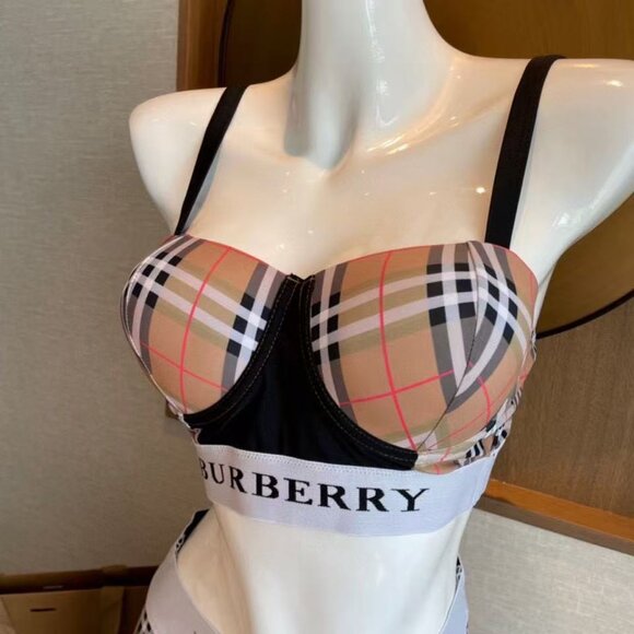 😘😘Women's Burberry Swimsuit。👙 - Picture 3 of 8